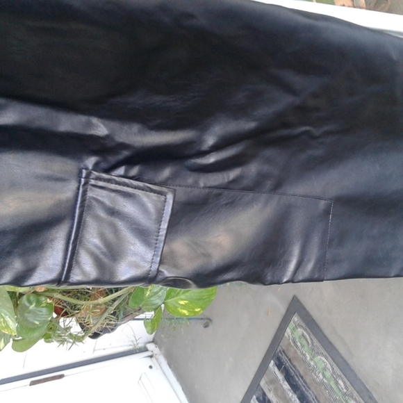 Women's size 4 fake leather pants - Picture 6 of 15